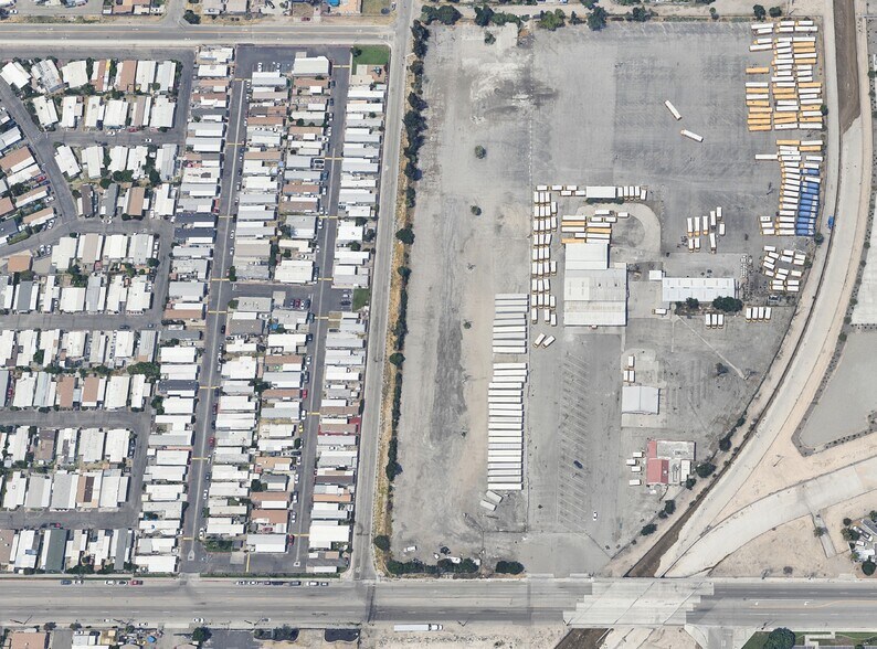 826 E 9th St, San Bernardino, CA à vendre - Photo de l’immeuble – Image 2 sur 3