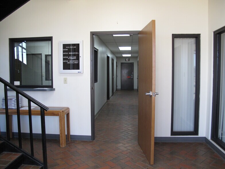 531 N Portland Ave, Oklahoma City, OK à louer - Photo de l’immeuble – Image 3 sur 23