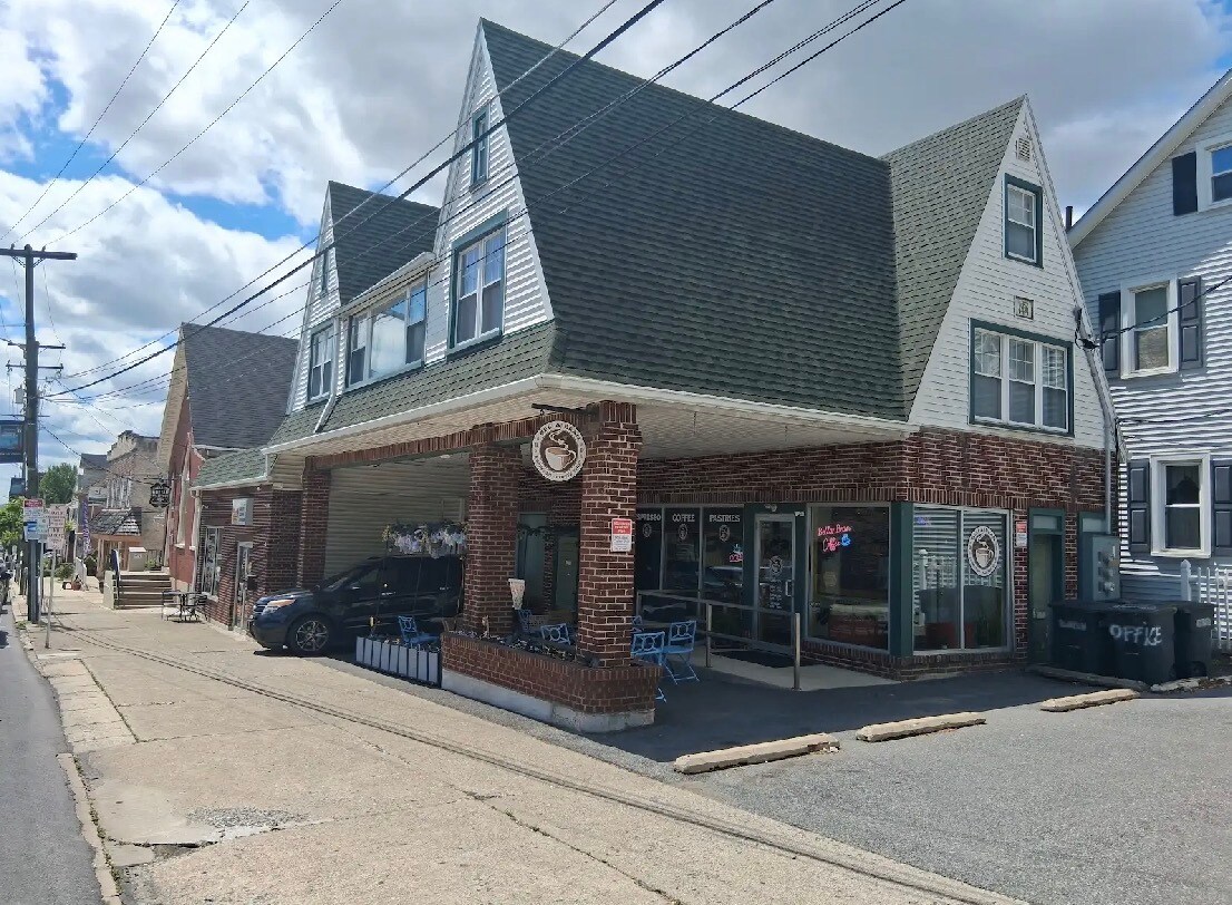 6 S Broad St, Nazareth, PA à vendre Photo de l’immeuble– Image 1 sur 5