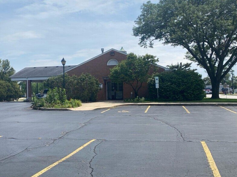 111 East Side Dr, Geneva, IL à vendre - Photo de l’immeuble – Image 2 sur 6