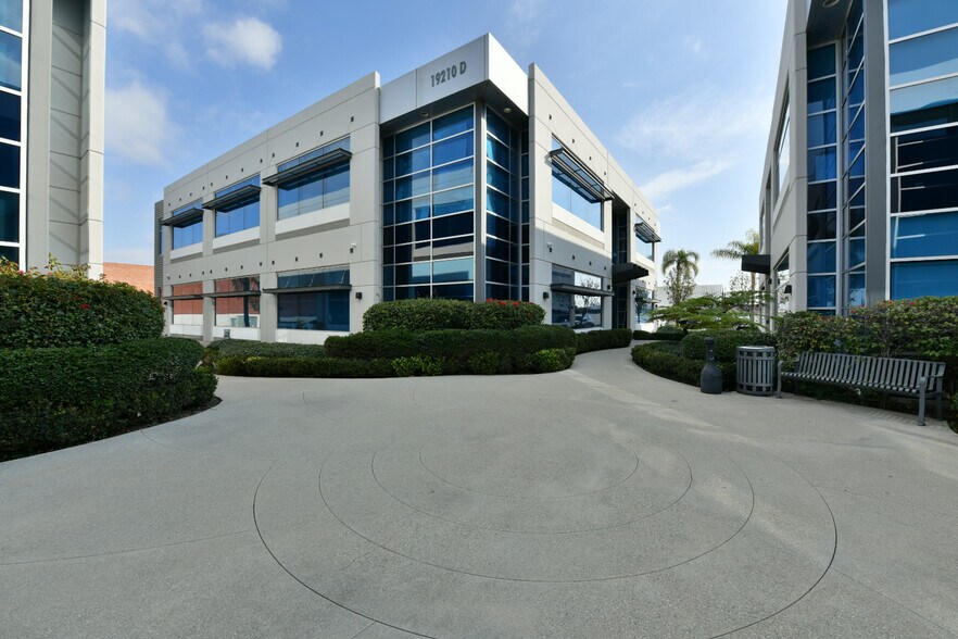 19210 S Vermont Ave, Gardena, CA à vendre - Photo de l’immeuble – Image 1 sur 12