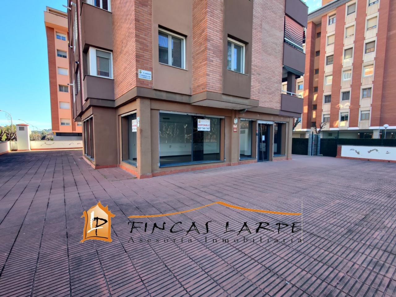 Local commercial dans Martorell, Barcelona à louer Photo de l’immeuble– Image 1 sur 6