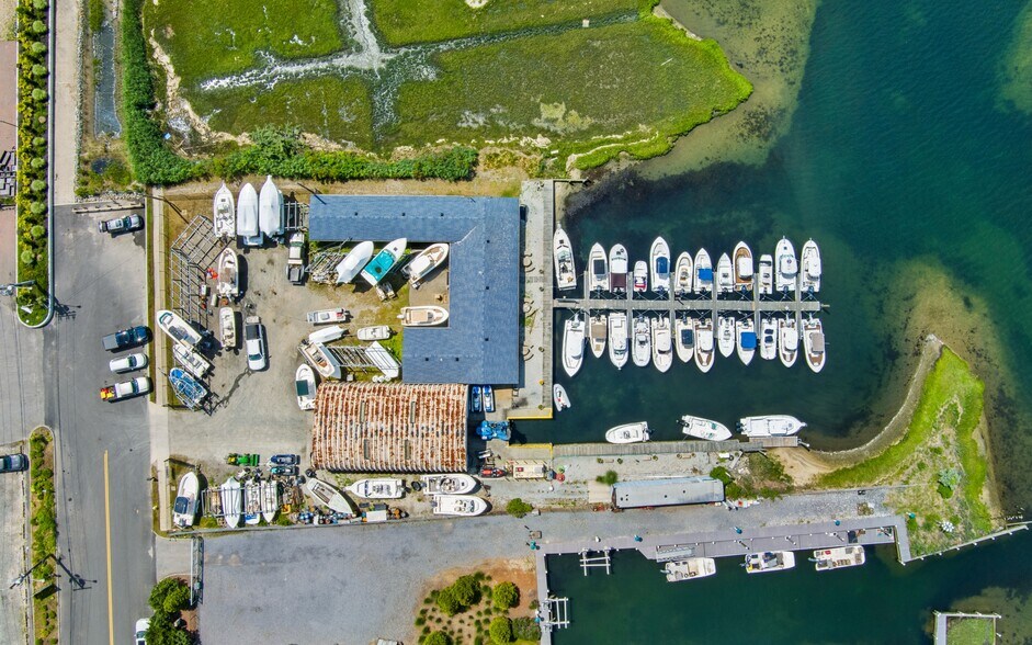 200 Atlantic Ave, East Moriches, NY à vendre - Photo de l’immeuble – Image 3 sur 20