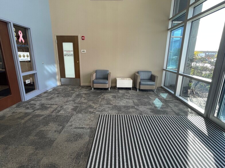 7456 S State Rd, Bedford Park, IL à louer - Hall d’entrée – Image 3 sur 15