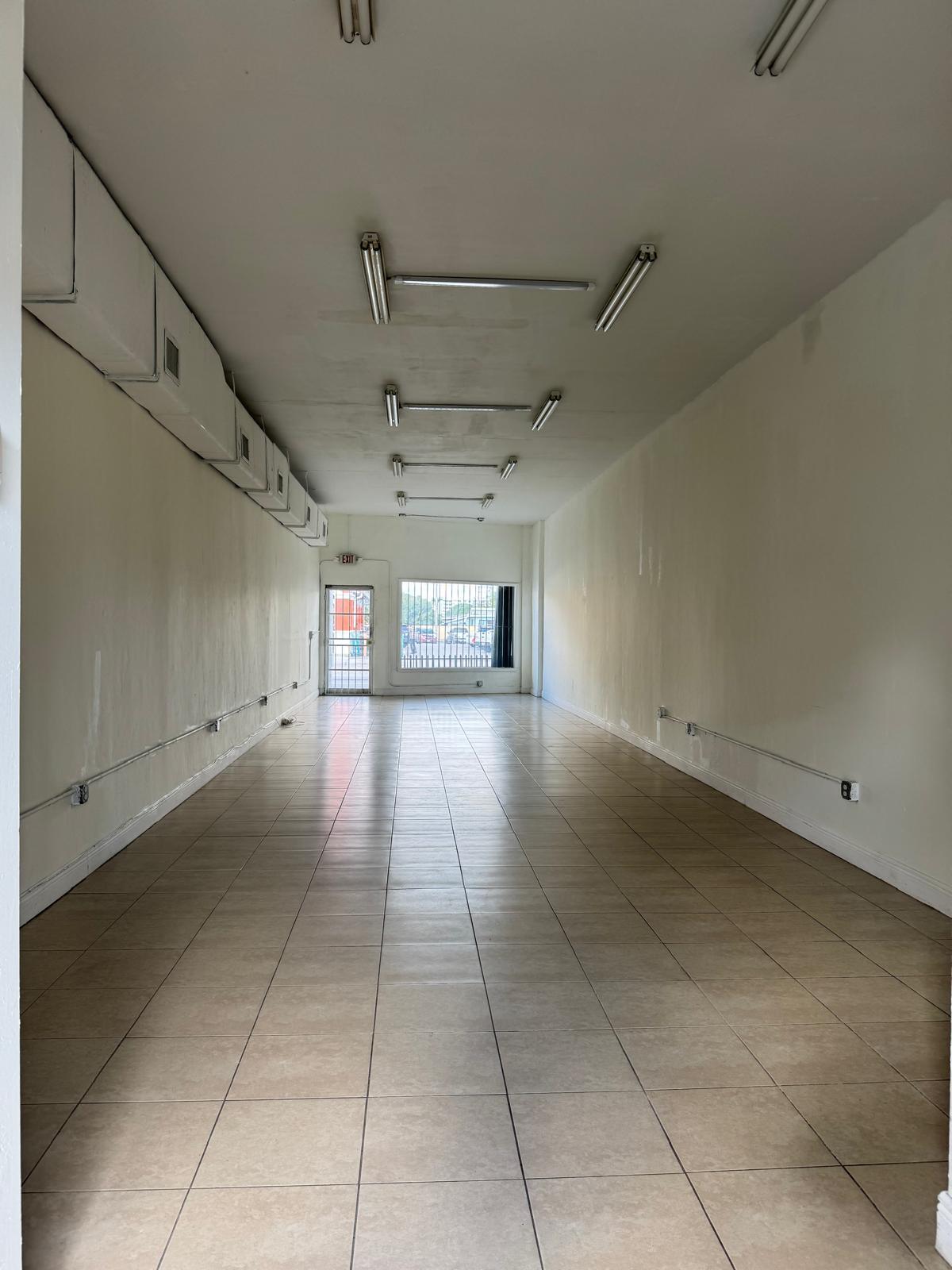 6708-6716 W Flagler St, Miami, FL à louer Photo intérieure– Image 1 sur 8