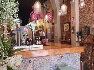 Plus de détails pour Local commercial à louer