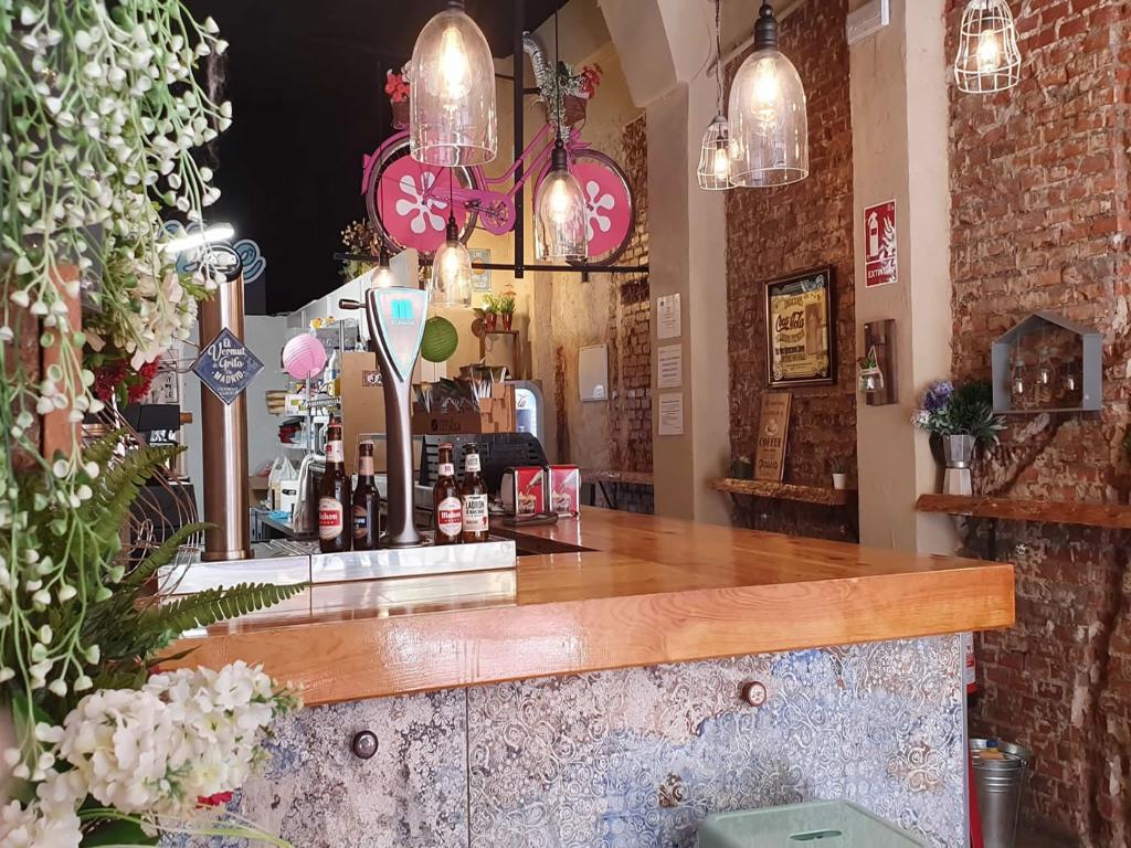 Local commercial dans Madrid, Madrid à louer Photo de l’immeuble– Image 1 sur 2