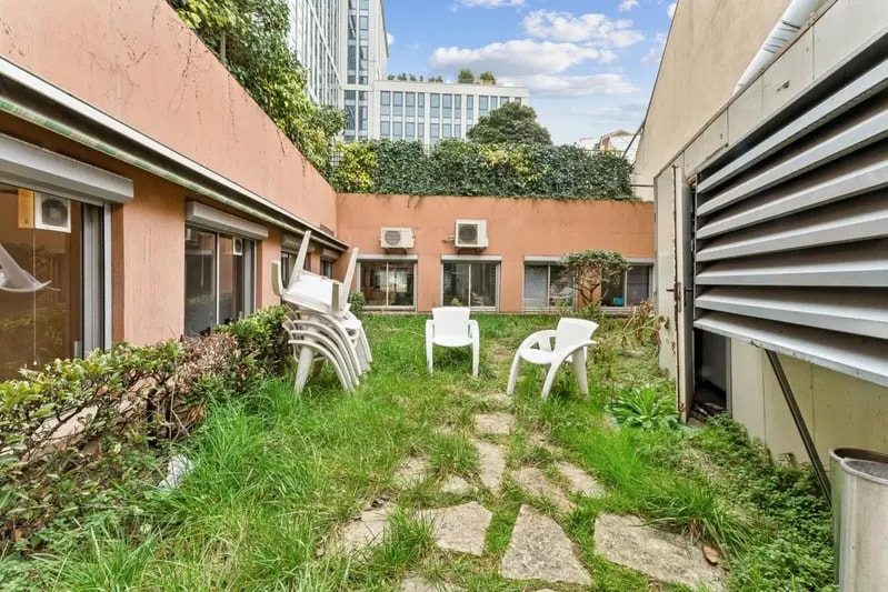 Immeuble residentiel dans Paris à vendre - Photo de l’immeuble – Image 2 sur 2