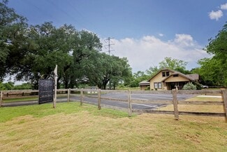 Plus de détails pour 111 E Hufsmith Rd, Tomball, TX - Bureau à vendre
