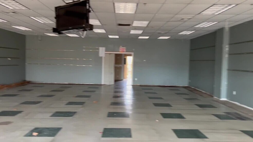 17 Semon Rd, Huntington, NY à louer - Vidéo sur l’annonce professionnelle – Image 2 sur 3