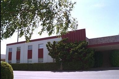 1215 Chrysler Dr, Menlo Park, CA à louer - Photo de l’immeuble – Image 2 sur 2