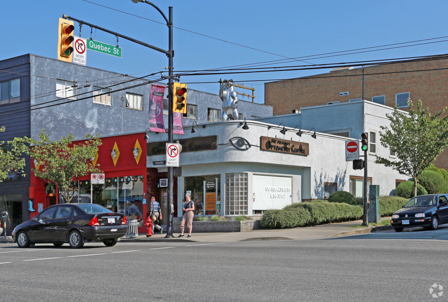 104 E Broadway, Vancouver, BC à louer - Photo principale – Image 1 sur 2