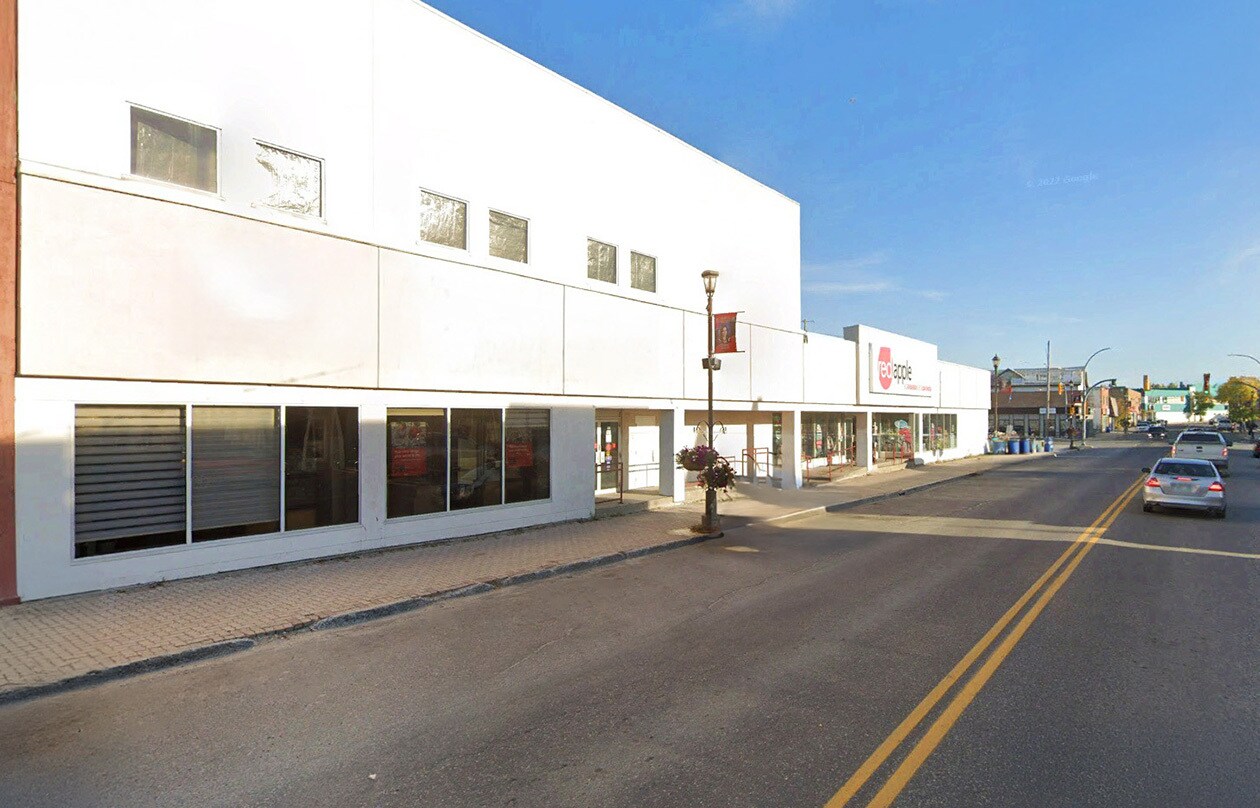 57-77 Main St, Flin Flon, MB à vendre Photo principale– Image 1 sur 5