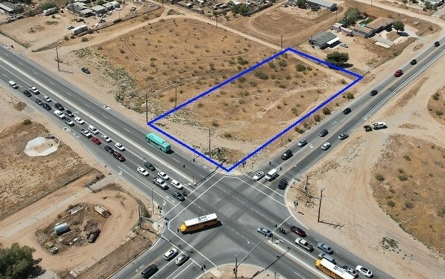 13624 Palmdale Road, Victorville, CA à vendre Photo principale– Image 1 sur 7
