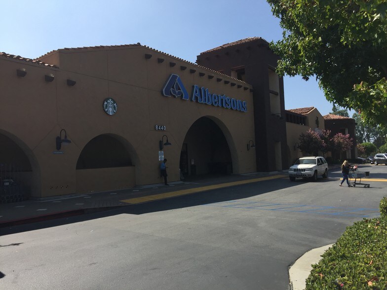 8440 E Chapman Ave, Orange, CA à louer - Photo de l’immeuble – Image 3 sur 4