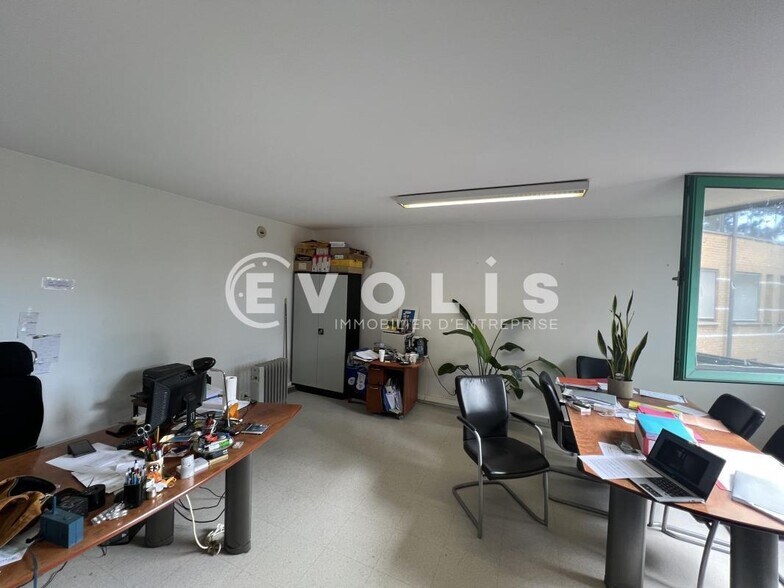 Bureau dans Champs-sur-Marne à vendre - Photo intérieure – Image 2 sur 7
