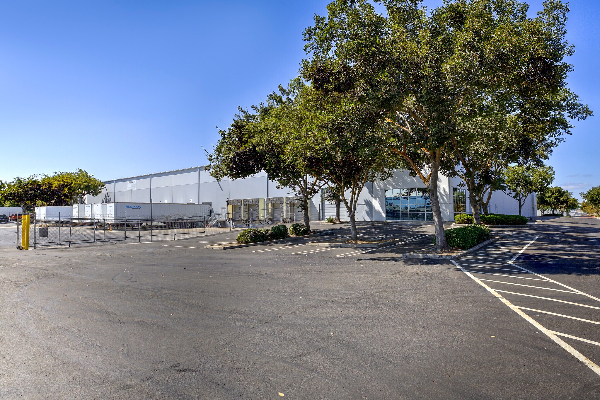 1733 Morgan Rd, Modesto, CA à louer Photo de l’immeuble– Image 1 sur 12