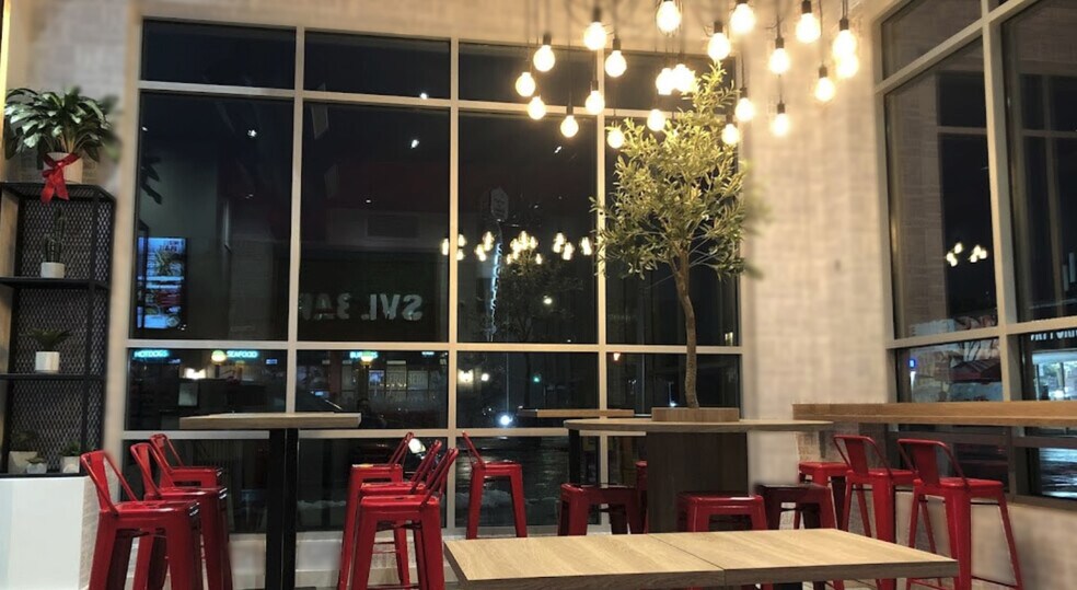 3411 Steinway St, Long Island City, NY à louer - Photo de l’immeuble – Image 3 sur 4