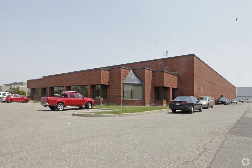 190 Ambassador Dr, Mississauga, ON à louer - Photo principale – Image 1 sur 2