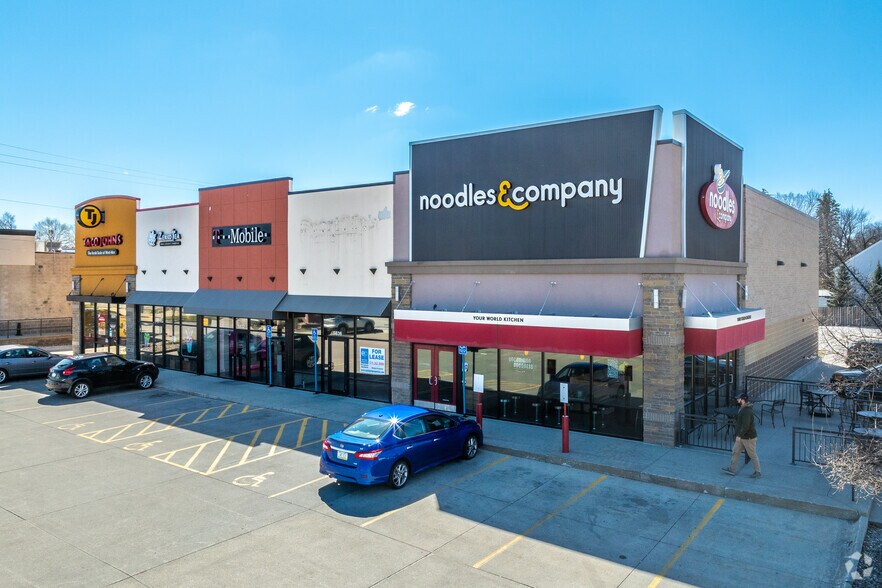 5824-5832 Douglas Ave, Des Moines, IA à louer - Photo de l’immeuble – Image 1 sur 5