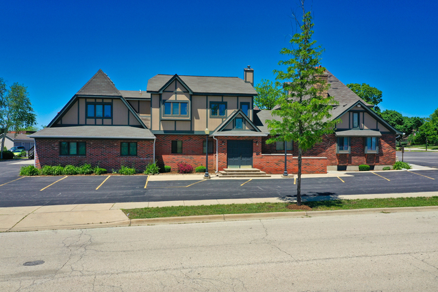 825 Village Quarter Rd, West Dundee, IL à vendre - Photo principale – Image 1 sur 56