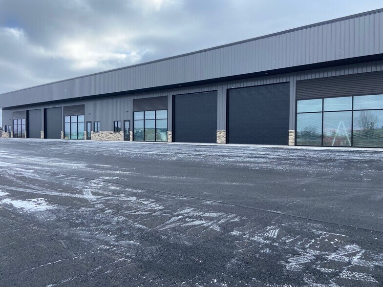 5700 W Clairemont Dr, Appleton, WI à louer - Photo de l’immeuble – Image 3 sur 14