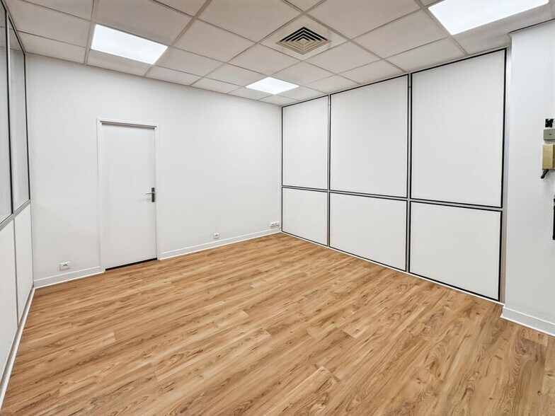 26 Rue Rennequin, Paris à louer - Photo de l’immeuble – Image 3 sur 5