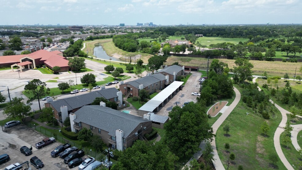 9101 Country Creek Dr, Houston, TX à vendre - Photo de l’immeuble – Image 3 sur 10