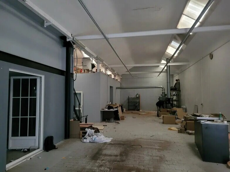 Local d’activités dans Le Houlme à louer - Photo intérieure – Image 3 sur 9