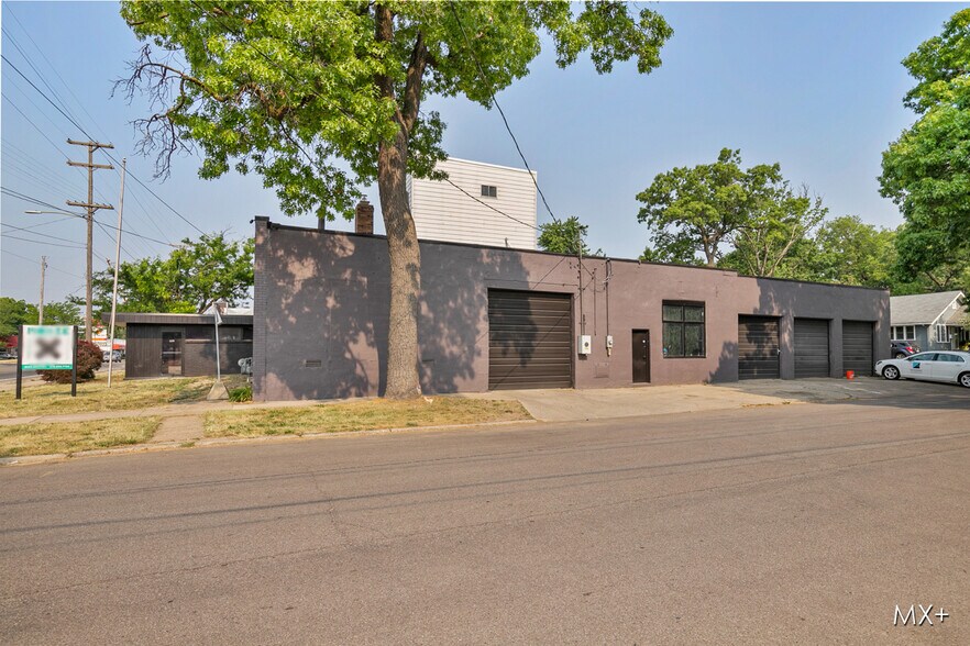 1175 Burton St SE, Grand Rapids, MI à vendre - Photo de l’immeuble – Image 3 sur 19