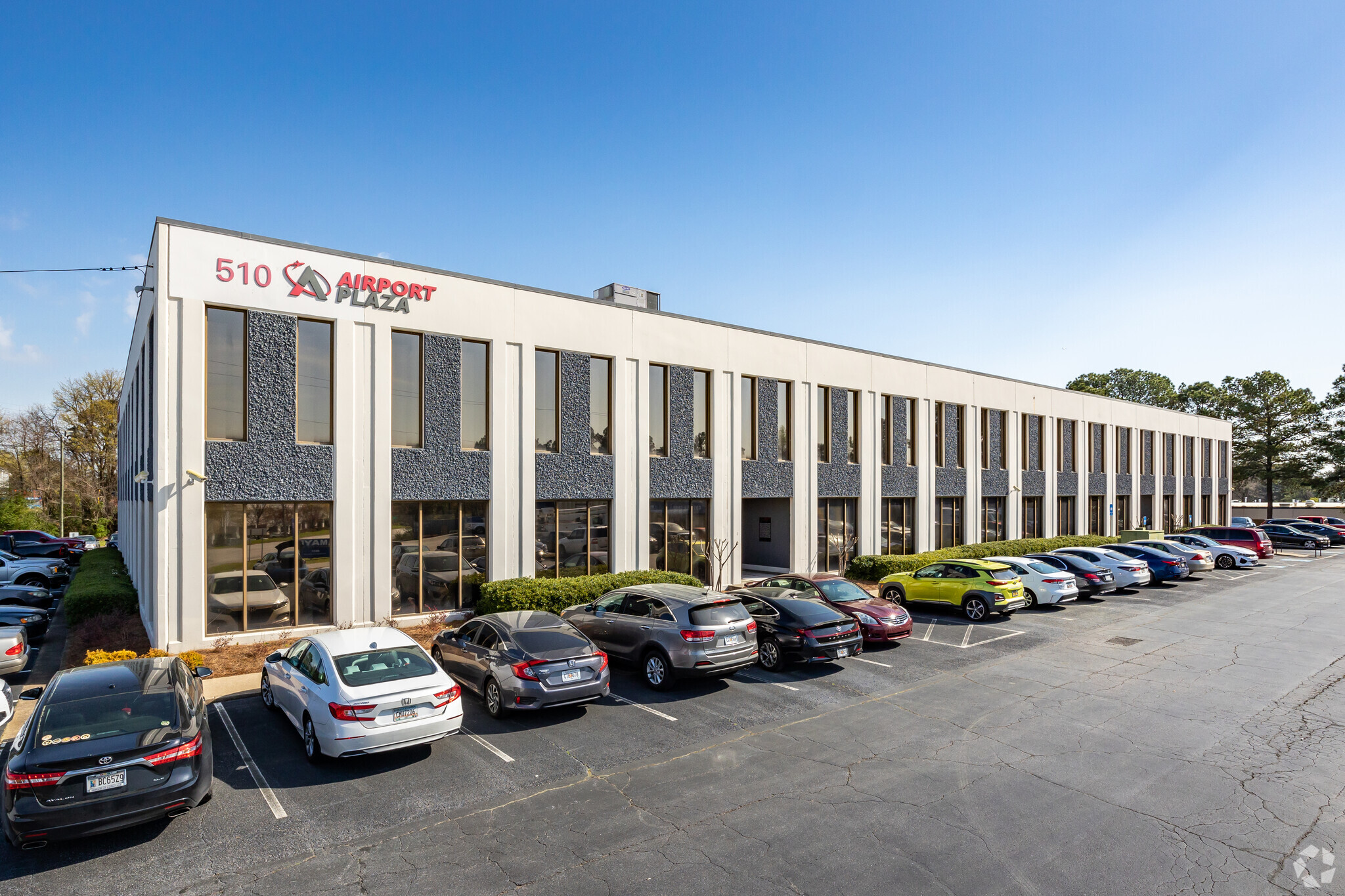 510 Plaza Dr, College Park, GA à louer Photo de l’immeuble– Image 1 sur 14