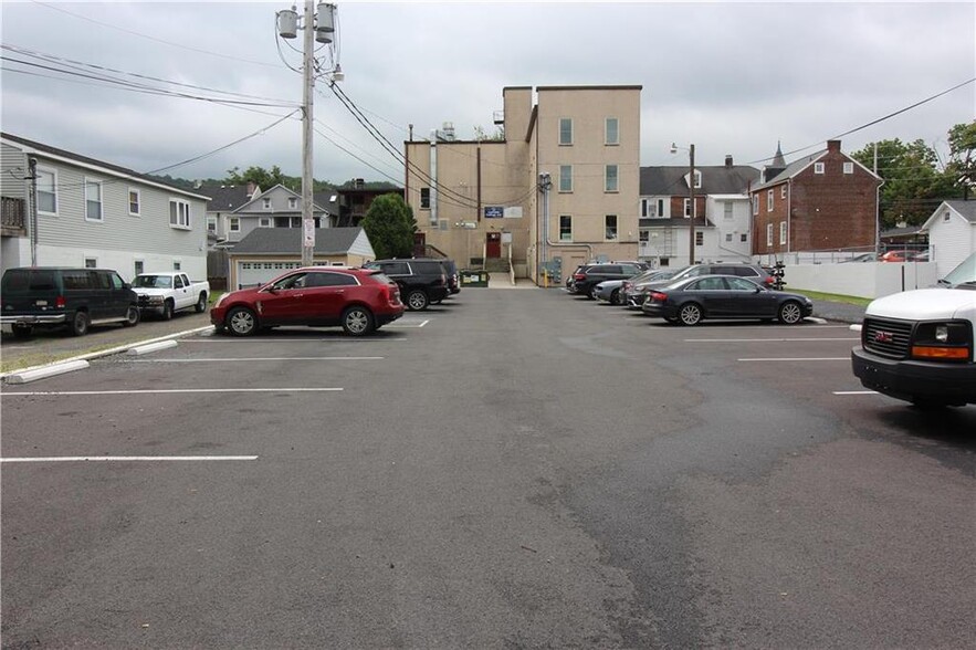 187-191 Main St, Emmaus, PA à vendre - Photo de l’immeuble – Image 2 sur 10