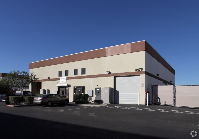 3475 W Lake Mead Blvd, North Las Vegas, NV à louer - Photo de l’immeuble – Image 2 sur 7