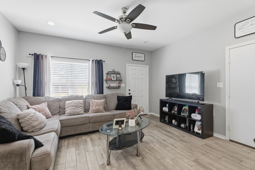 16087 Echo Glen Dr, Tyler, TX à vendre - Photo intérieure – Image 3 sur 22