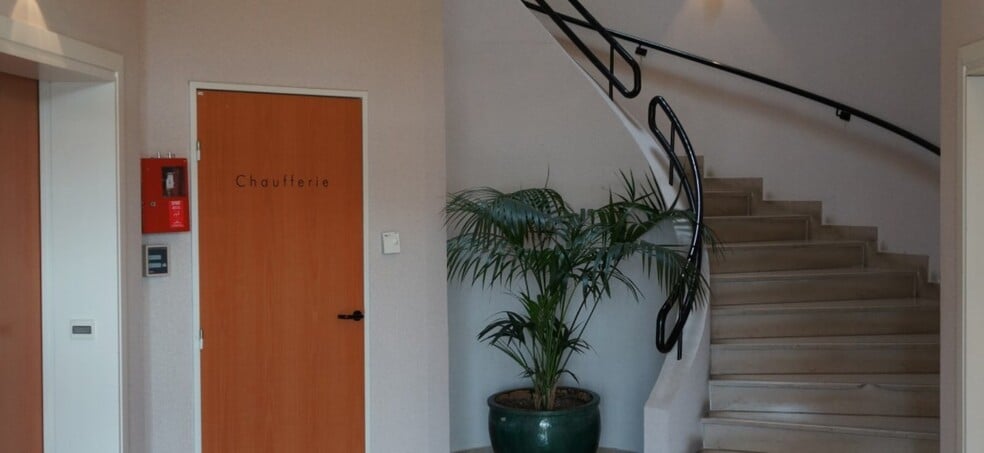 164 Avenue Joseph Kessel, Voisins-le-Bretonneux à louer - Hall d’entrée – Image 3 sur 4