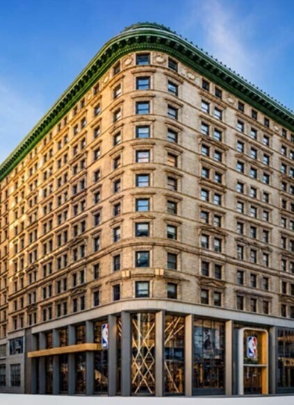545 Fifth Ave, New York, NY à louer Photo principale– Image 1 sur 2