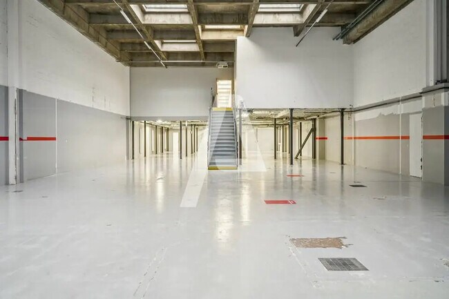 Plus de détails pour Local d'activités à louer