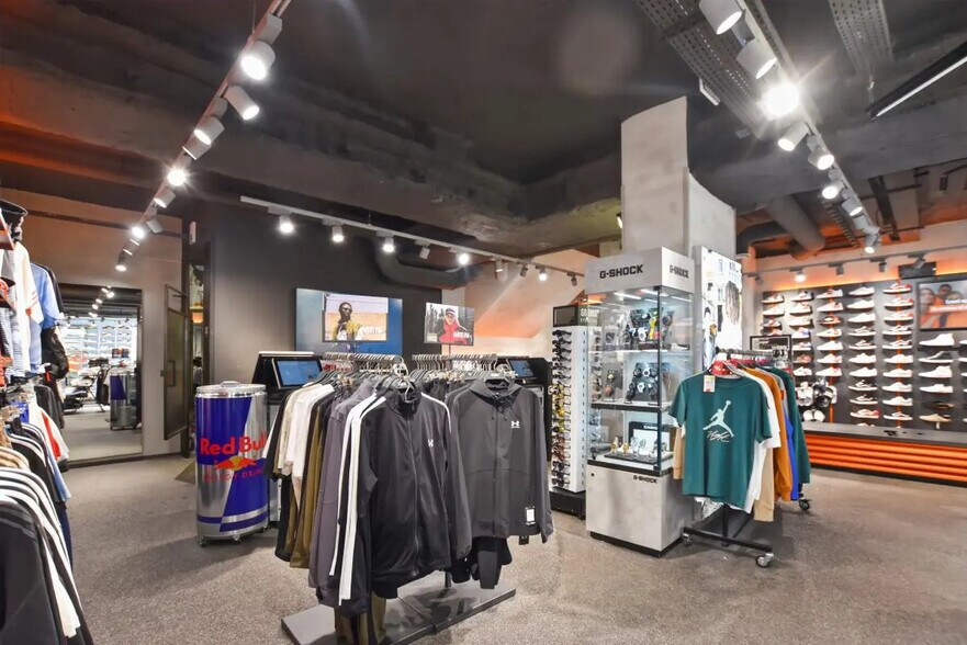 Local commercial dans Paris à louer - Photo de l’immeuble – Image 3 sur 8