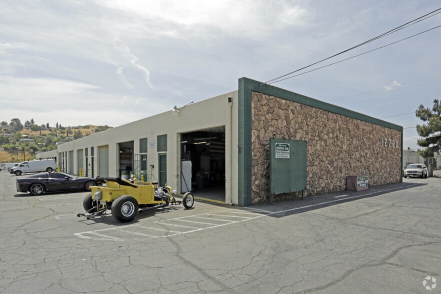 12780 Pierce St, Pacoima, CA à louer - Photo de l’immeuble – Image 3 sur 8