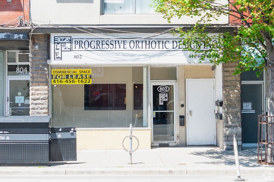 802 Bloor St W, Toronto, ON à louer - Photo de l’immeuble – Image 3 sur 5