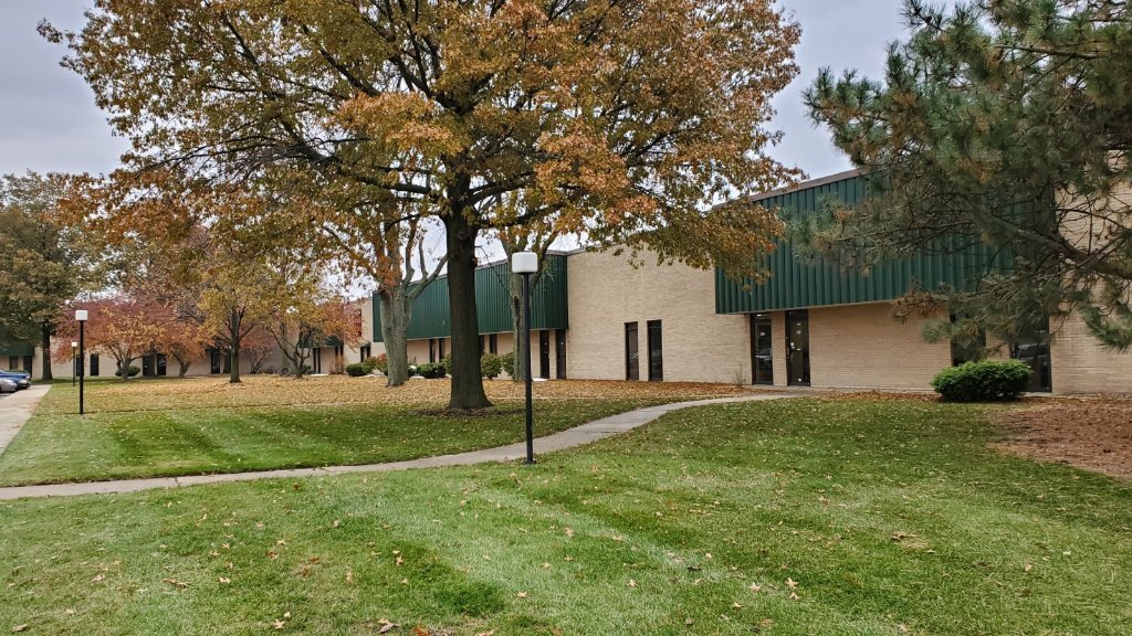 3417 Roger B Chaffee Memorial Dr SE, Grand Rapids, MI à louer Photo de l’immeuble– Image 1 sur 11