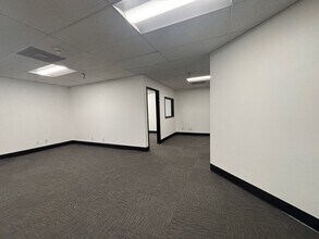 2080 E Flamingo Rd, Las Vegas, NV à louer Photo intérieure– Image 2 sur 8