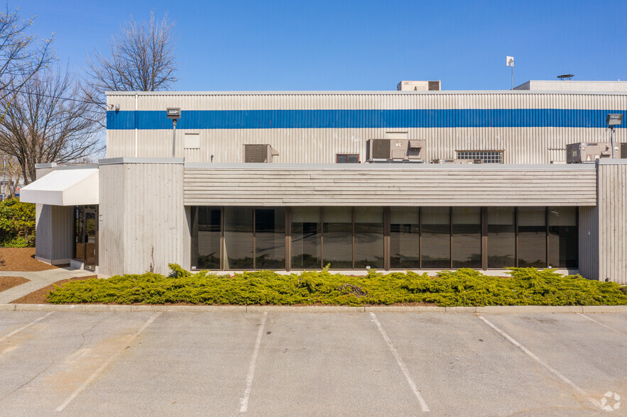 880 Cliveden Ave, Delta, BC à louer - Photo de l’immeuble – Image 3 sur 5