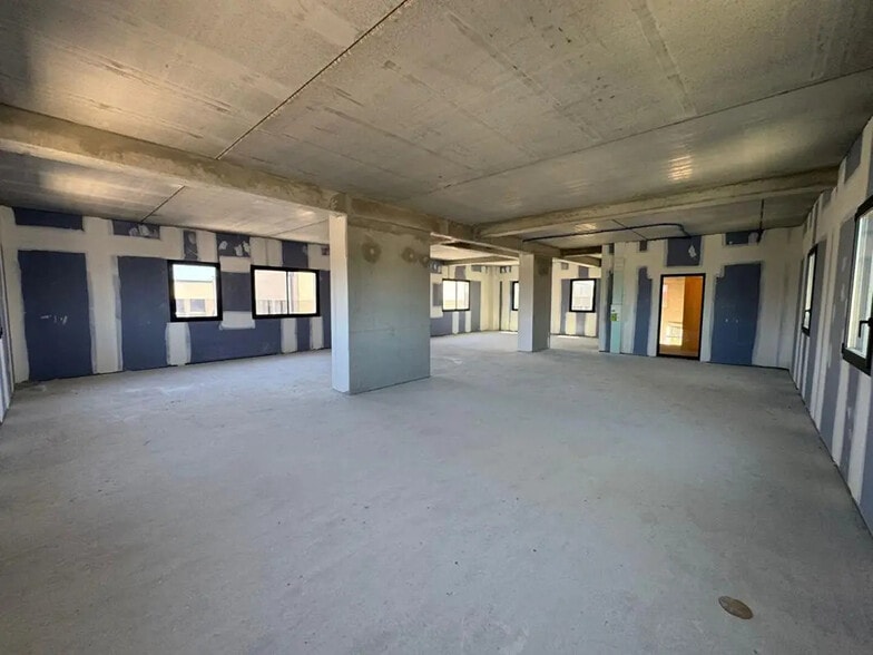 Bureau dans Avignon à vendre - Photo de l’immeuble – Image 2 sur 6