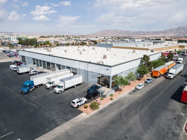 4500 Andrews St, North Las Vegas, NV à louer - Photo de l’immeuble – Image 3 sur 8