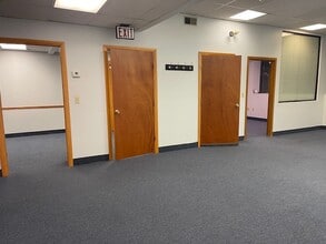 400 Reservoir Ave, Providence, RI à louer Photo intérieure– Image 2 sur 8