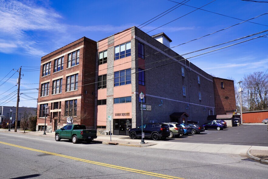 9-11 Broad St, Glens Falls, NY à louer - Photo de l’immeuble – Image 1 sur 15