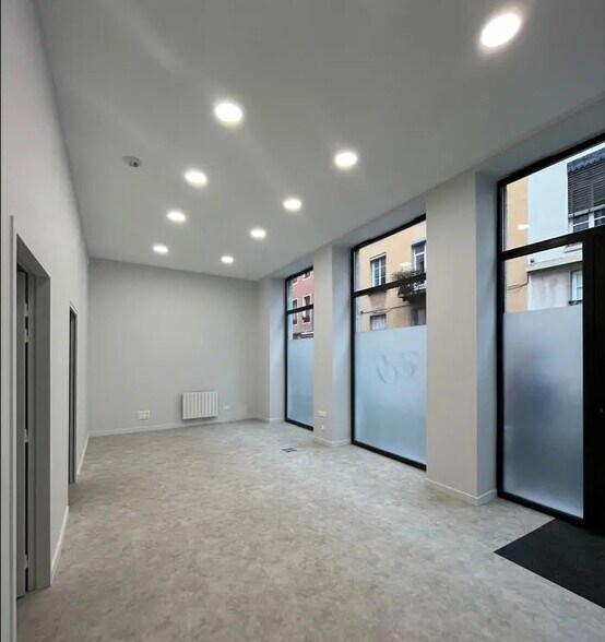 Local commercial dans Lyon à vendre - Photo de l’immeuble – Image 2 sur 4