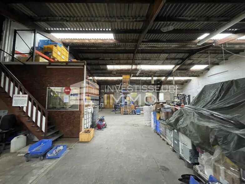 Industriel/Logistique dans Vaux-le-Pénil à vendre - Photo de l’immeuble – Image 1 sur 5
