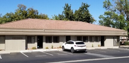 4045 N Fresno St, Fresno, CA à louer Photo de l’immeuble– Image 2 sur 7